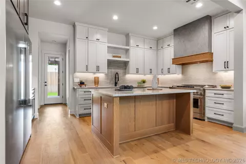 Kitchen - 237 E 35th Pl, Tulsa, OK 74105 photo 3 of 16