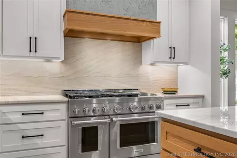 Kitchen - 237 E 35th Pl, Tulsa, OK 74105 photo 8 of 16