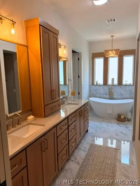 237 E 35th Pl, Tulsa, OK 74105 photo 8