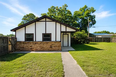 Exterior - 322 E Young St, Morris, OK 74445 photo 9 of 9