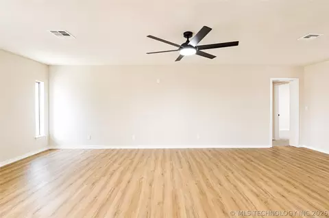 Living - 322 E Young St, Morris, OK 74445 photo 5 of 5