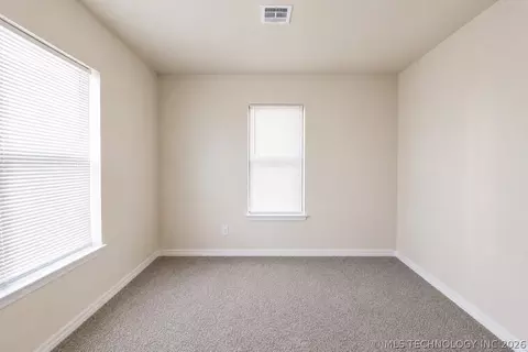 Bedroom - 322 E Young St, Morris, OK 74445 photo 5 of 8