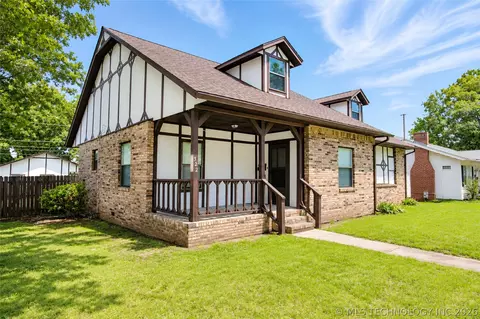 Exterior - 322 E Young St, Morris, OK 74445 photo 2 of 9