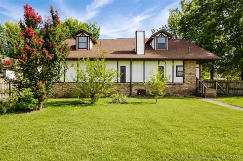 Exterior - 322 E Young St, Morris, OK 74445 photo 7 of 9