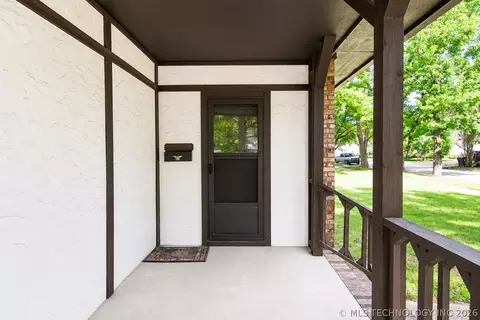 Exterior - 322 E Young St, Morris, OK 74445 photo 5 of 9