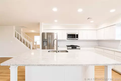Kitchen - 322 E Young St, Morris, OK 74445 photo 4 of 5