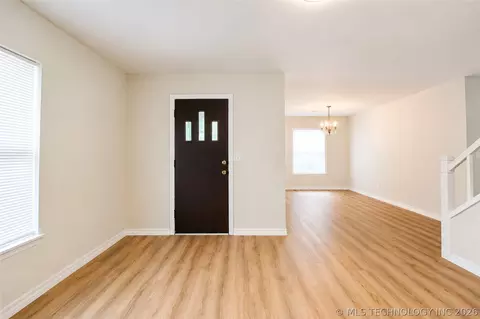 Entry Way - 322 E Young St, Morris, OK 74445 photo 1 of 3