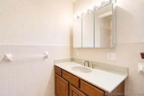 Bath - 322 E Young St, Morris, OK 74445 photo 4 of 5