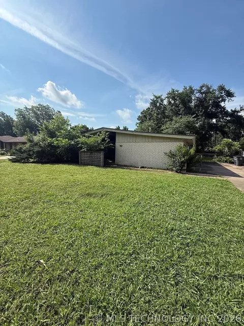 1928 E 55th Pl, Tulsa, OK 74105