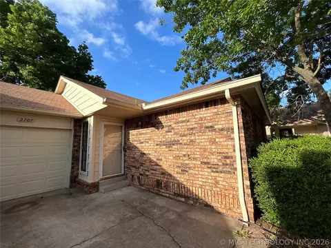 2707 S Oak Pl, Broken Arrow, OK 74012
