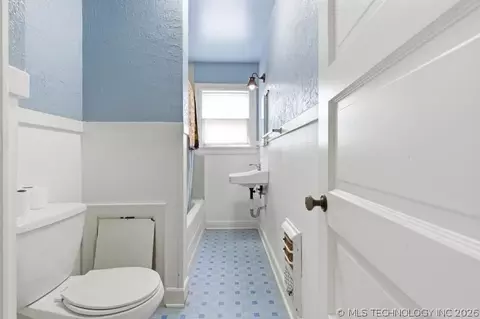 Bath - 1011 E 14th, Ada, OK 74820 photo 1 of 4