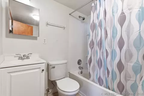 Bath - 1011 E 14th, Ada, OK 74820 photo 4 of 4