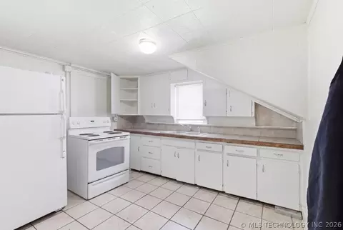 Kitchen - 1011 E 14th, Ada, OK 74820 photo 4 of 5