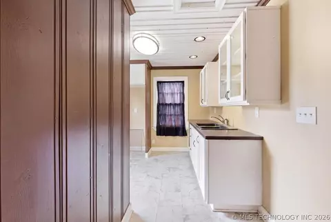 Entry Way - 1011 E 14th, Ada, OK 74820 photo 3 of 5