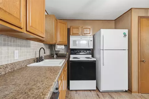Kitchen - 116635 S 4256 Rd, Checotah, OK 74426 photo 1 of 2