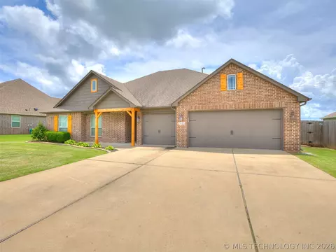 7025 E Oak Ridge St, Broken Arrow, OK 74014