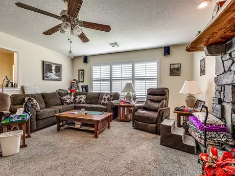 Living - 36 Meadowlark, Eufaula, OK 74432 photo 3 of 5