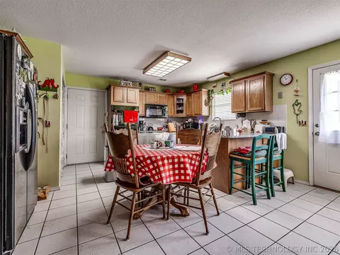Kitchen - 36 Meadowlark, Eufaula, OK 74432 photo 7 of 9