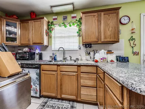 Kitchen - 36 Meadowlark, Eufaula, OK 74432 photo 5 of 9