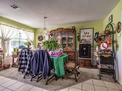 Dining - 36 Meadowlark, Eufaula, OK 74432 photo 2 of 5