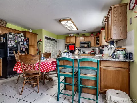Kitchen - 36 Meadowlark, Eufaula, OK 74432 photo 8 of 9