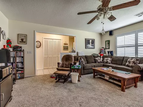 Living - 36 Meadowlark, Eufaula, OK 74432 photo 5 of 5