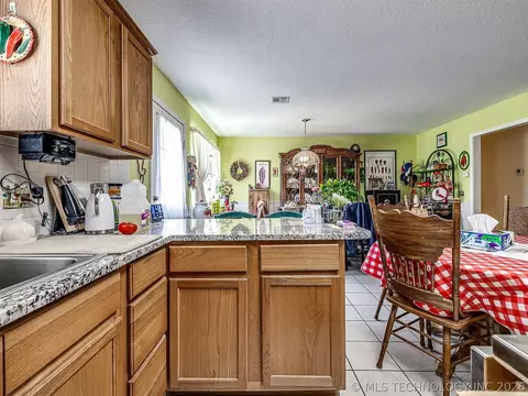 Kitchen - 36 Meadowlark, Eufaula, OK 74432 photo 4 of 9