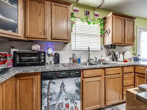 Kitchen - 36 Meadowlark, Eufaula, OK 74432 photo 3 of 9