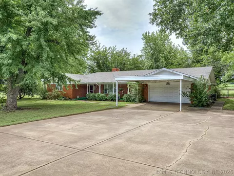 315 W Rogers St, Oilton, OK 74052