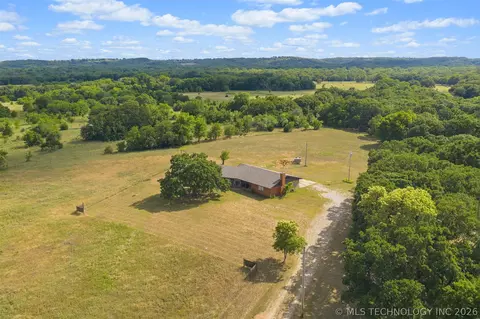 33247 Brushy Mound Ln, Marietta, OK 73463
