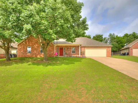 14028 S 298th East Ave, Coweta, OK 74429