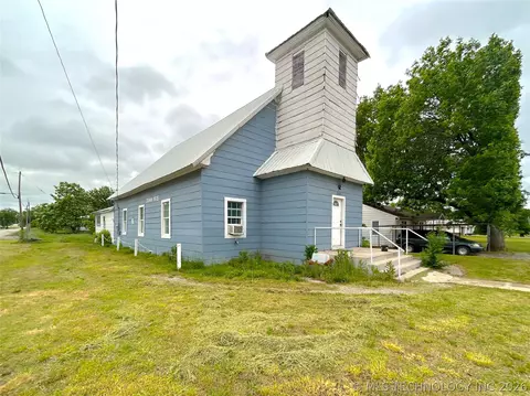 548 S Hickory St, Nowata, OK 74048