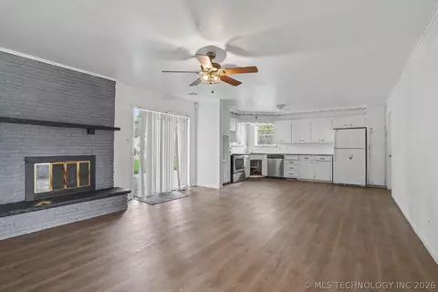 Living - 8512 E 24th Pl, Tulsa, OK 74129 photo 5 of 6
