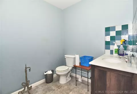 Bath - 9419 Haskell Dr NW, Broken Arrow, OK 74014 photo 6 of 6