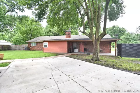 Exterior - 9419 Haskell Dr NW, Broken Arrow, OK 74014 photo 7 of 10