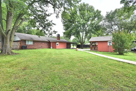 Exterior - 9419 Haskell Dr NW, Broken Arrow, OK 74014 photo 8 of 10