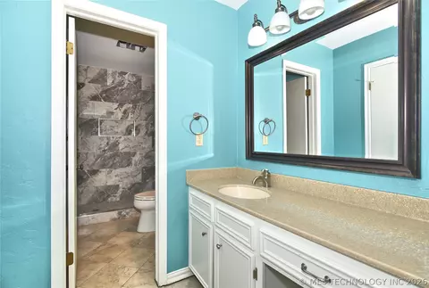 Bath - 9419 Haskell Dr NW, Broken Arrow, OK 74014 photo 3 of 6