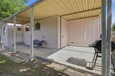Exterior - 1904 E 14th St, Tulsa, OK 74104 photo 3 of 5