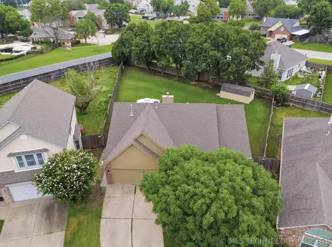 View/Area - 9007 E 76th St, Tulsa, OK 74133 photo 1 of 5