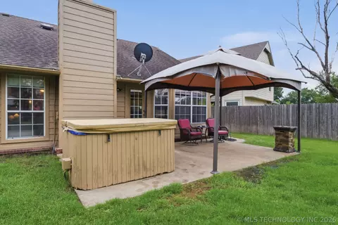 Exterior - 9007 E 76th St, Tulsa, OK 74133 photo 9 of 10