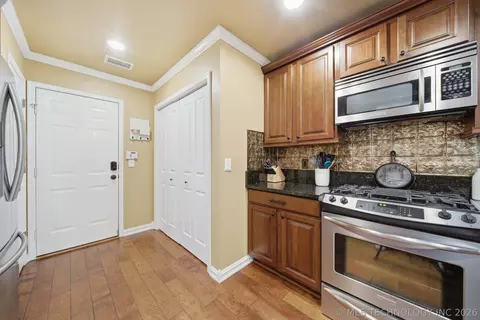 Entry Way - 9007 E 76th St, Tulsa, OK 74133 photo 2 of 2