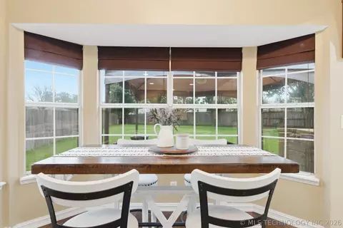 Dining - 9007 E 76th St, Tulsa, OK 74133 photo 2 of 3
