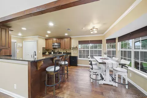 Dining - 9007 E 76th St, Tulsa, OK 74133 photo 1 of 3
