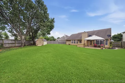 Exterior - 9007 E 76th St, Tulsa, OK 74133 photo 7 of 10