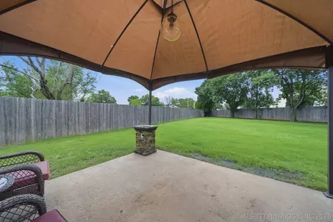 Exterior - 9007 E 76th St, Tulsa, OK 74133 photo 8 of 10