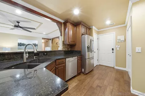 Kitchen - 9007 E 76th St, Tulsa, OK 74133 photo 2 of 3