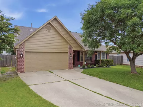 Exterior - 9007 E 76th St, Tulsa, OK 74133 photo 2 of 10