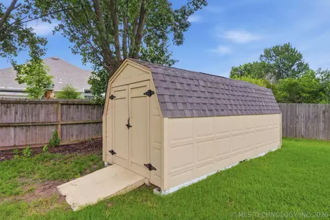 Exterior - 9007 E 76th St, Tulsa, OK 74133 photo 10 of 10