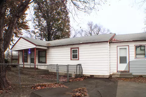 215 S 4th St, Sperry, OK 74073