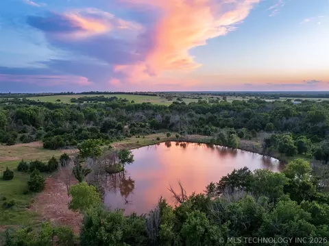 2 E Lone Chimney Rd, Glencoe, OK 74032